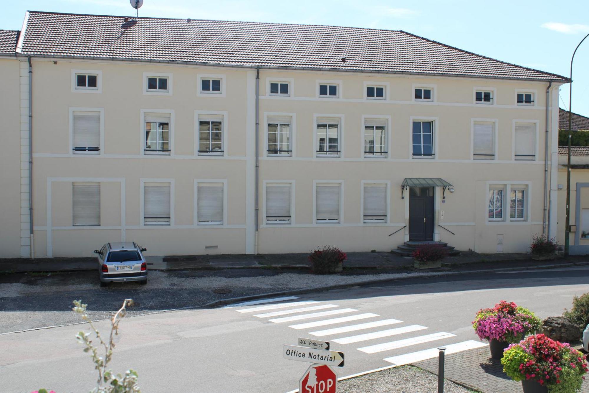Le Commerce Dompaire Kültér fotó