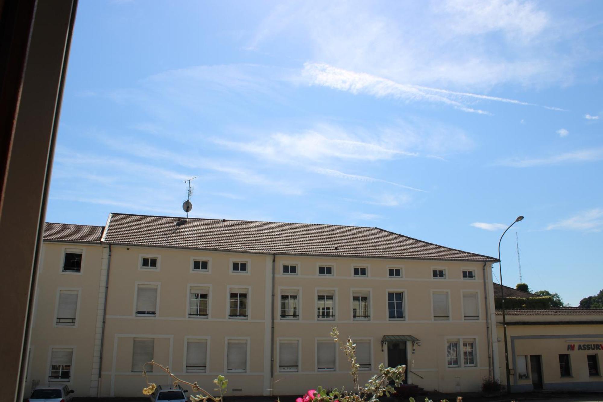 Le Commerce Dompaire Kültér fotó