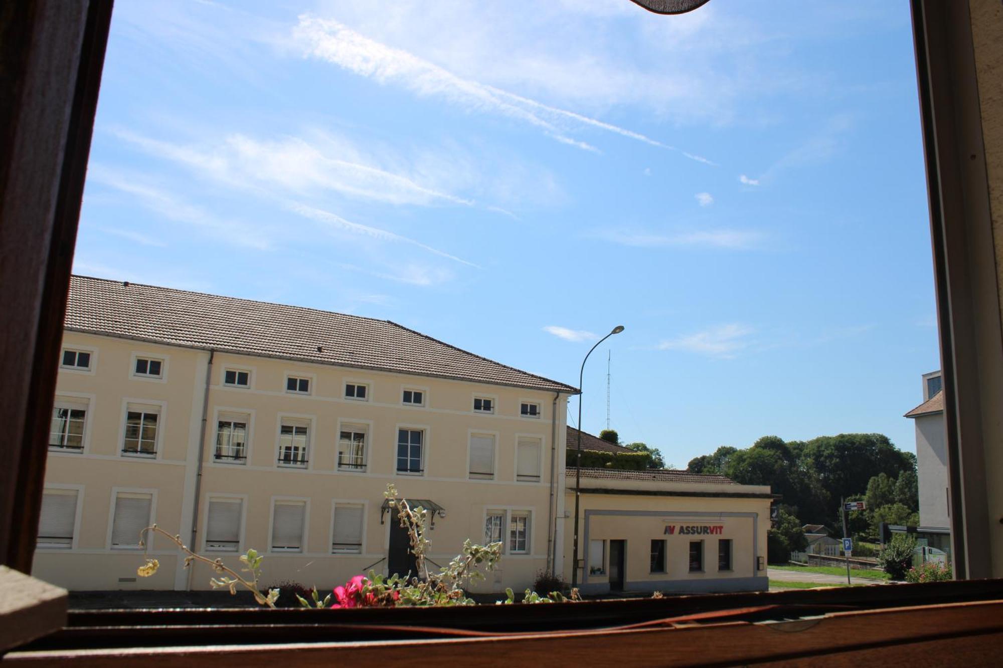 Le Commerce Dompaire Kültér fotó
